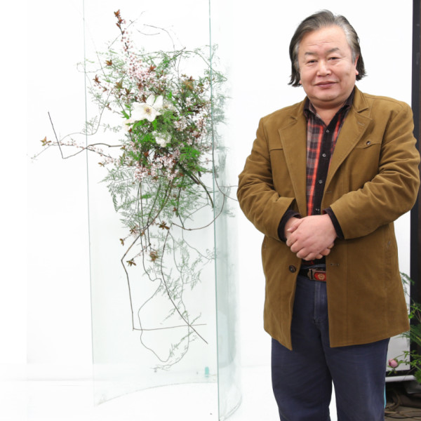 2015年跟随国际花艺冠军倪志翔老师学习东方自然风花艺 获得高级插花